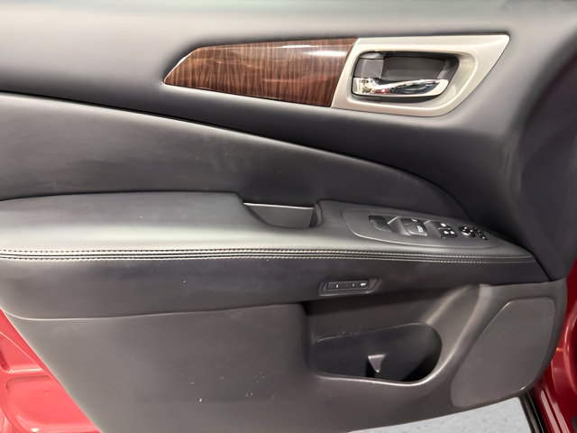 Used 2014 Nissan Pathfinder SL w/ SL Tech Package FWD image 9