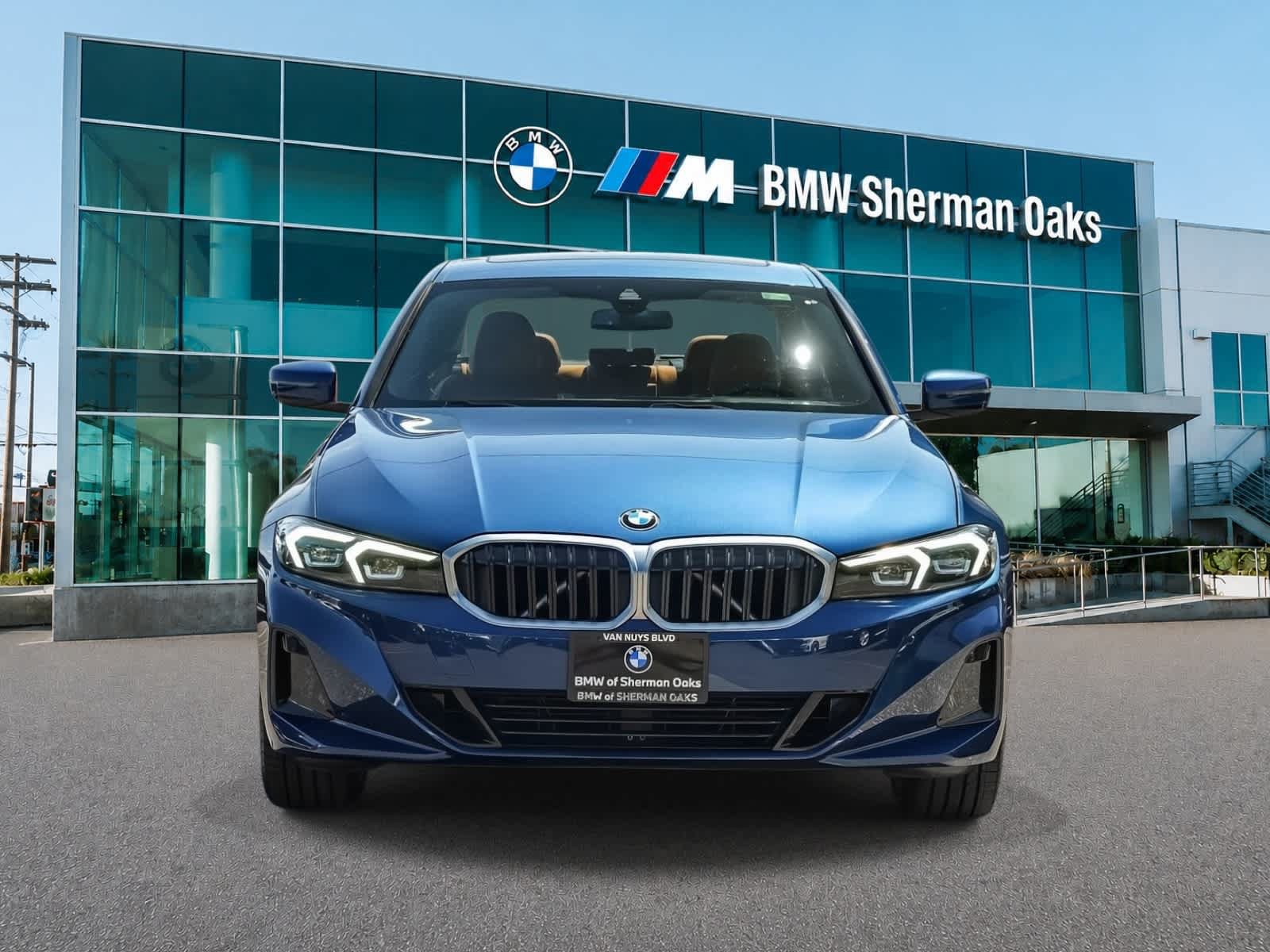 Used 2023 BMW 330i Sedan w/ Premium Package RWD image 2