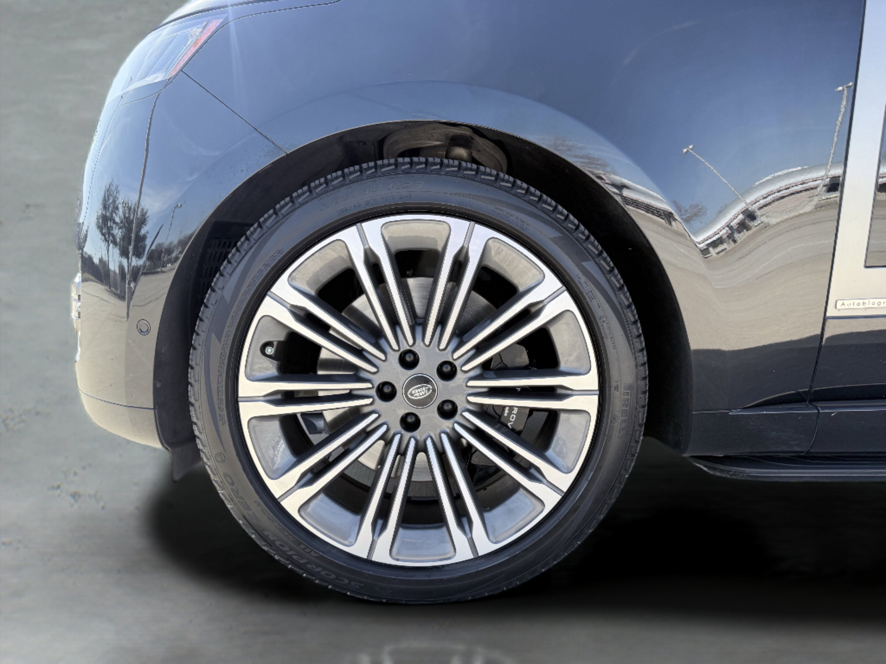 Used 2023 Land Rover Range Rover Long Wheelbase Autobiography image 23