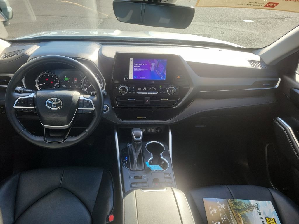 Used 2023 Toyota Highlander XLE image 16