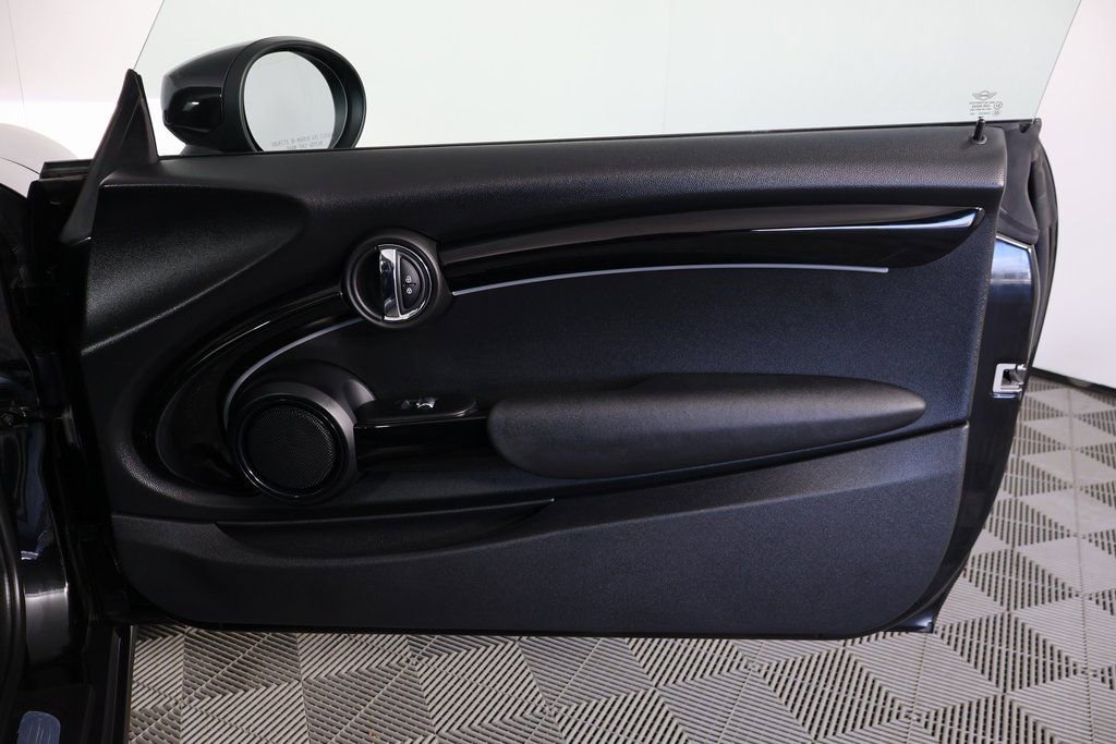 Used 2023 MINI Cooper 2-Door Hardtop image 12