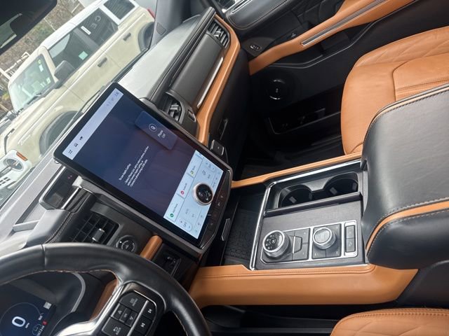 Used 2024 Ford Expedition Platinum image 30