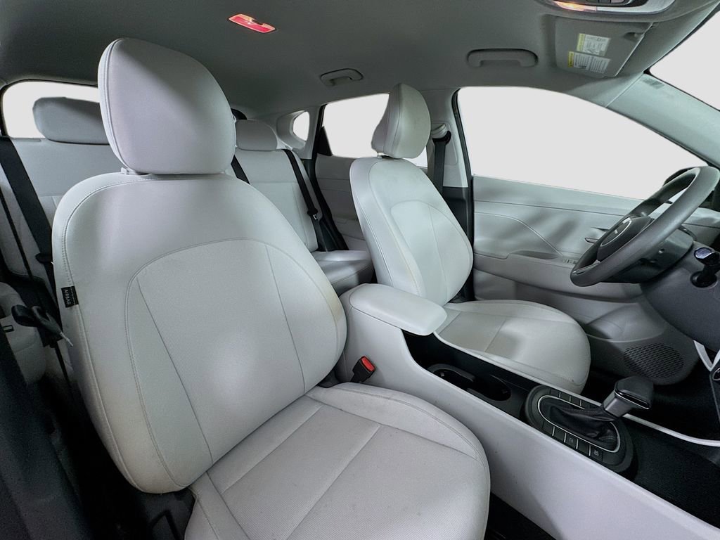 Certified 2025 Hyundai Kona SE image 28