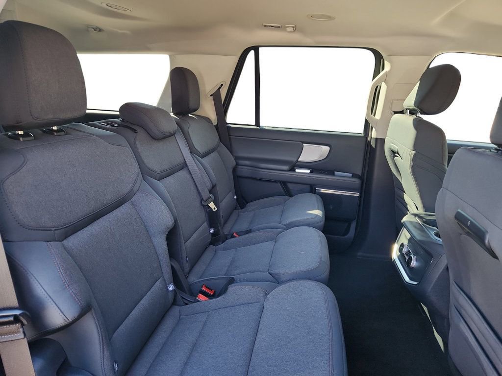 Used 2025 Ford Expedition Active image 14