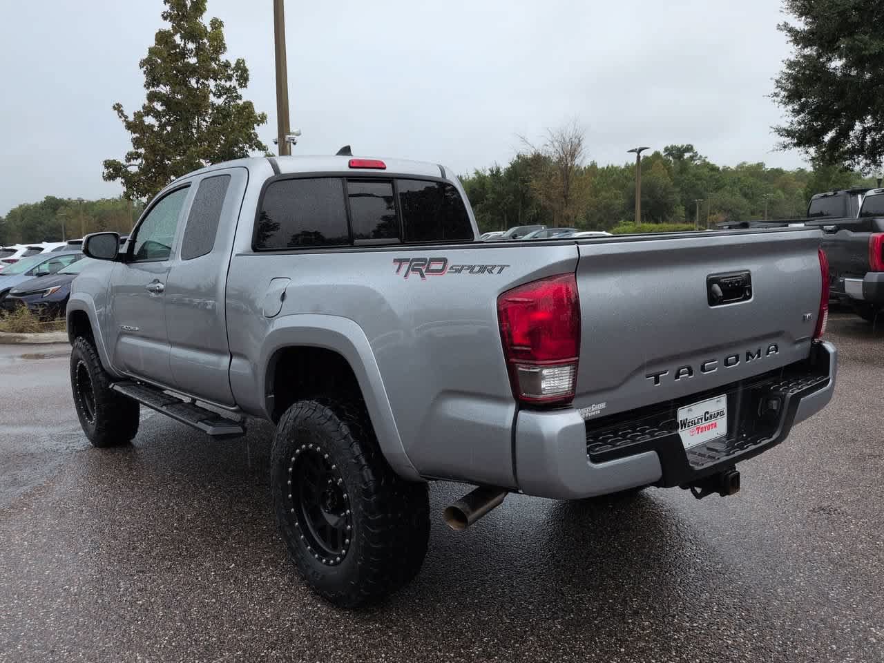 Used 2017 Toyota Tacoma TRD Sport RWD image 4
