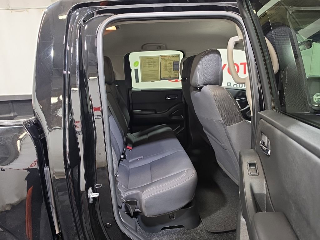 Used 2024 Nissan Frontier SV image 16