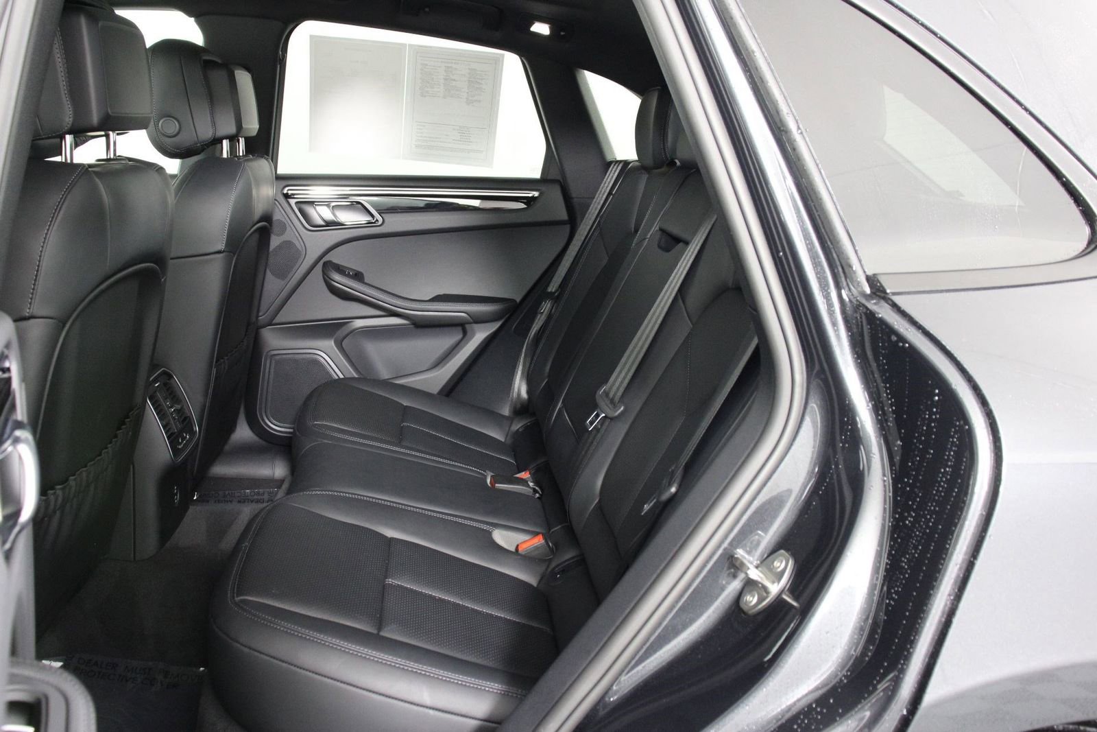 Certified 2025 Porsche Macan image 33