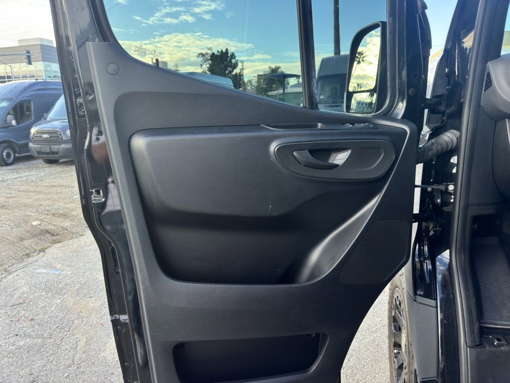 Used 2022 Mercedes-Benz Sprinter 144 Cargo image 31