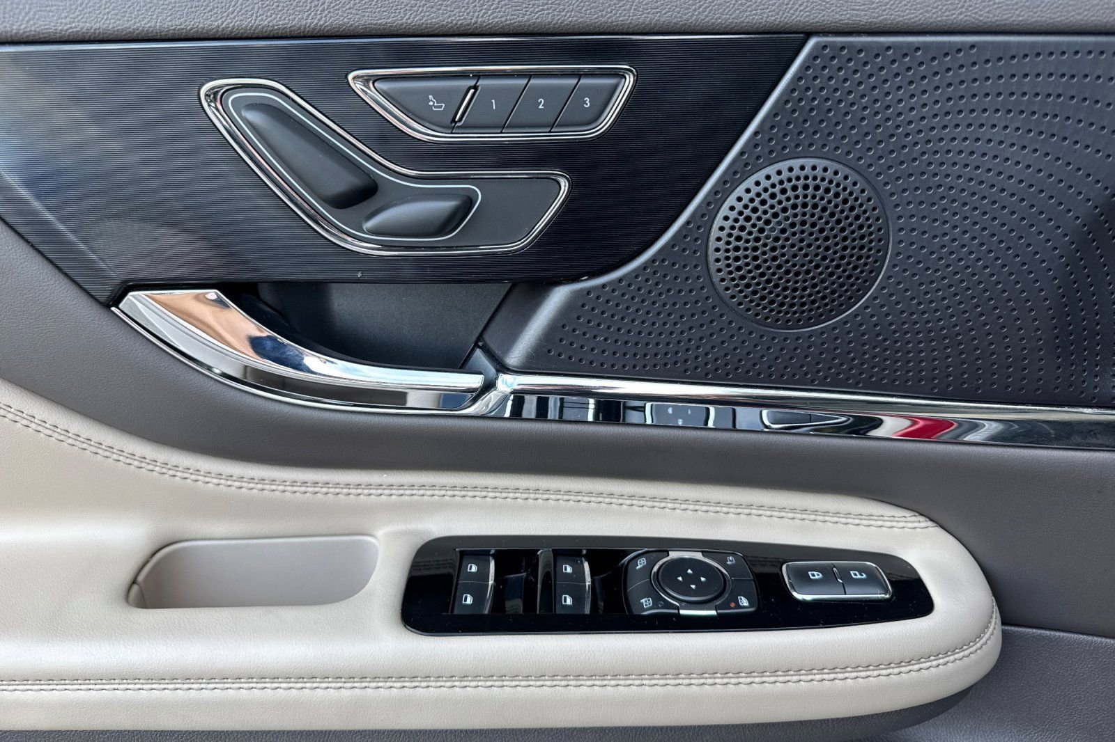 Certified 2023 Lincoln Corsair Grand Touring w/ Equipment Group 301A image 11