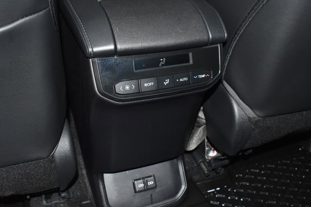 Used 2023 Toyota Highlander XLE image 33