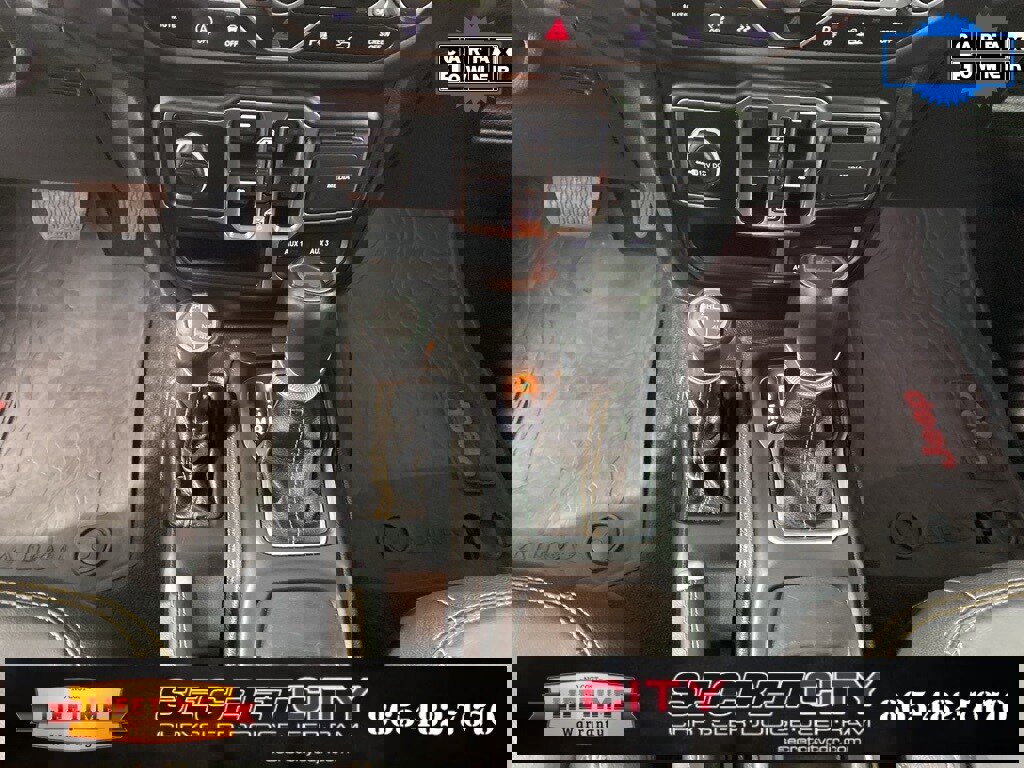 Used 2022 Jeep Wrangler Unlimited Sahara image 24