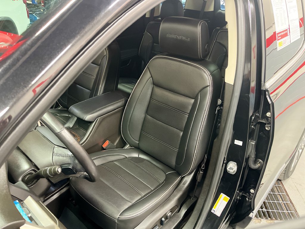Used 2022 GMC Acadia Denali AWD/4WD image 20