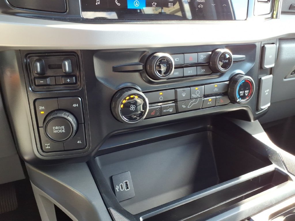 New 2026 Ford F250 XLT w/ XLT Premium Package AWD/4WD image 22