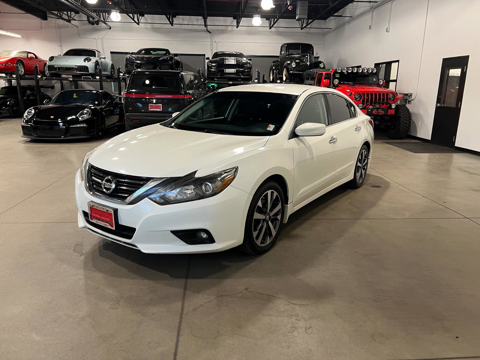 Used 2017 Nissan Altima 2.5 SR w/ LED Appearance Package image 7
