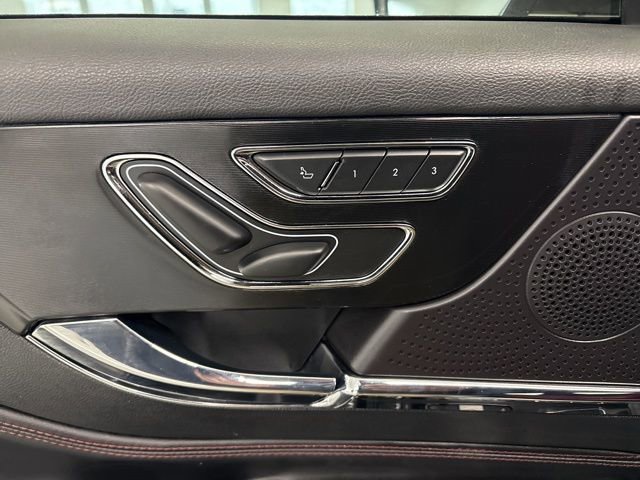 Used 2023 Lincoln Corsair Reserve w/ Rear Removable Package Tray image 18