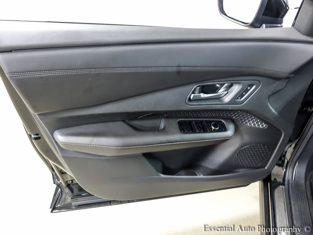 Used 2023 Nissan Ariya FWD image 21