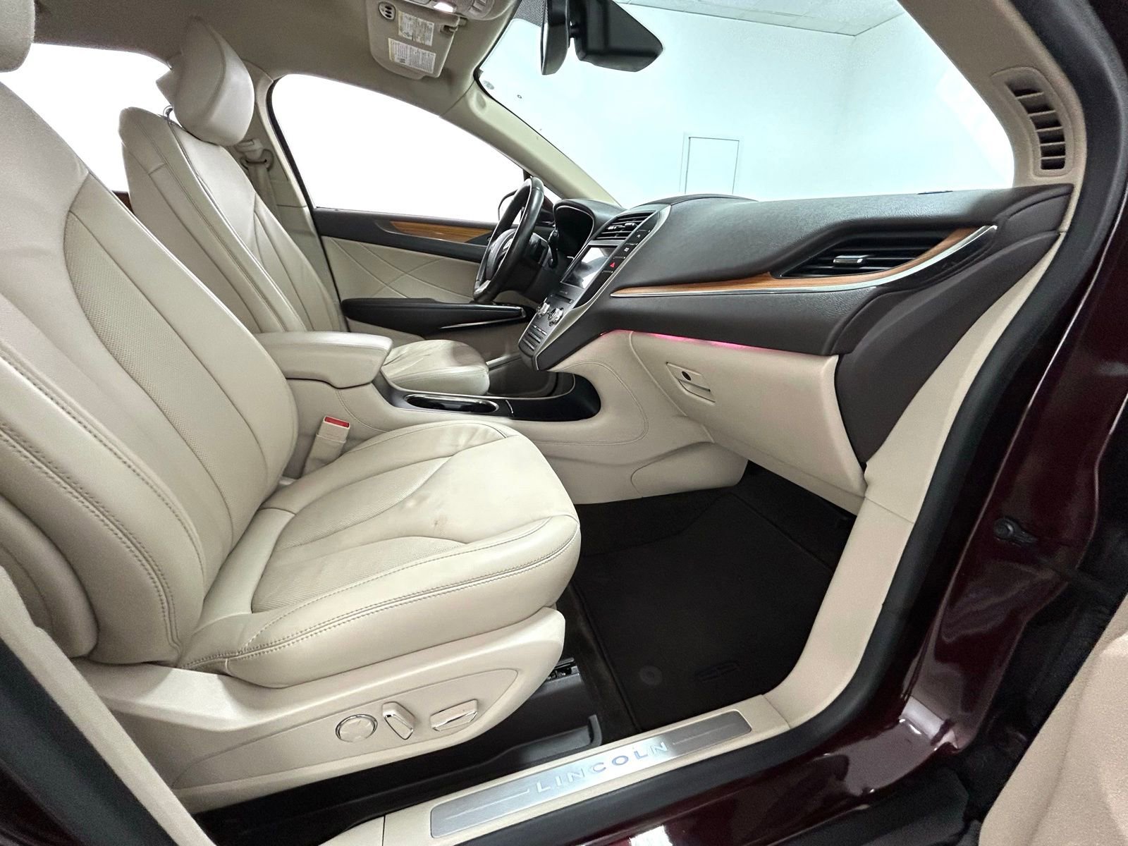 Used 2018 Lincoln MKC Select w/ Select Plus Package image 37