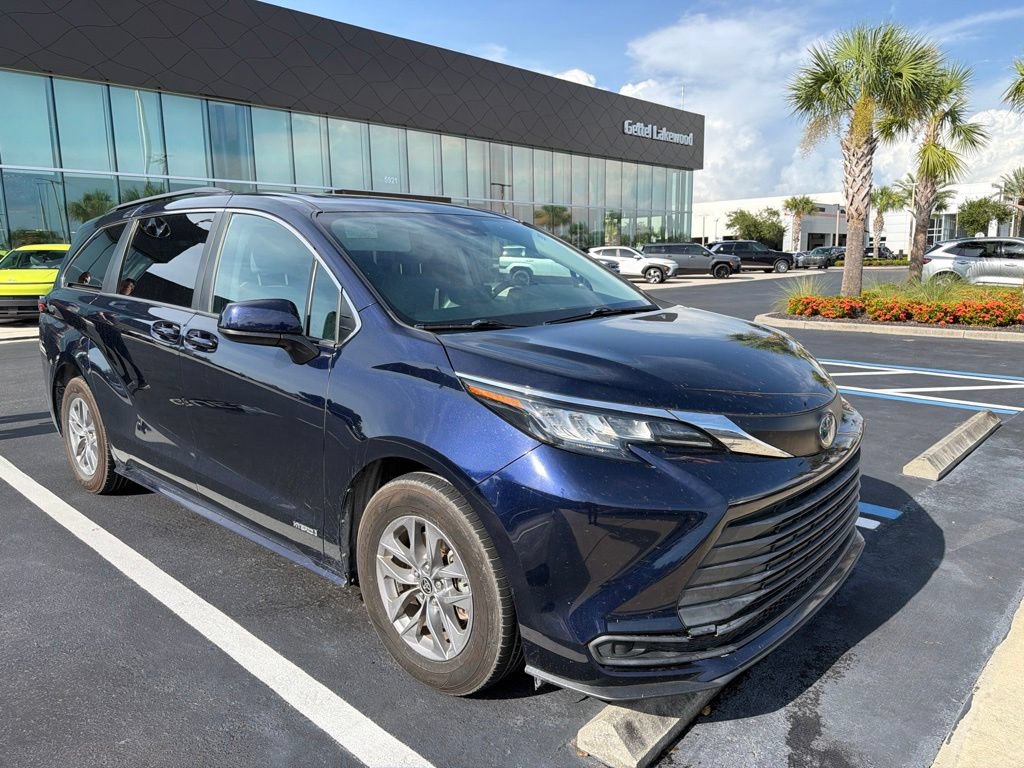 Used 2021 Toyota Sienna LE w/ LE Plus Package AWD/4WD image 10
