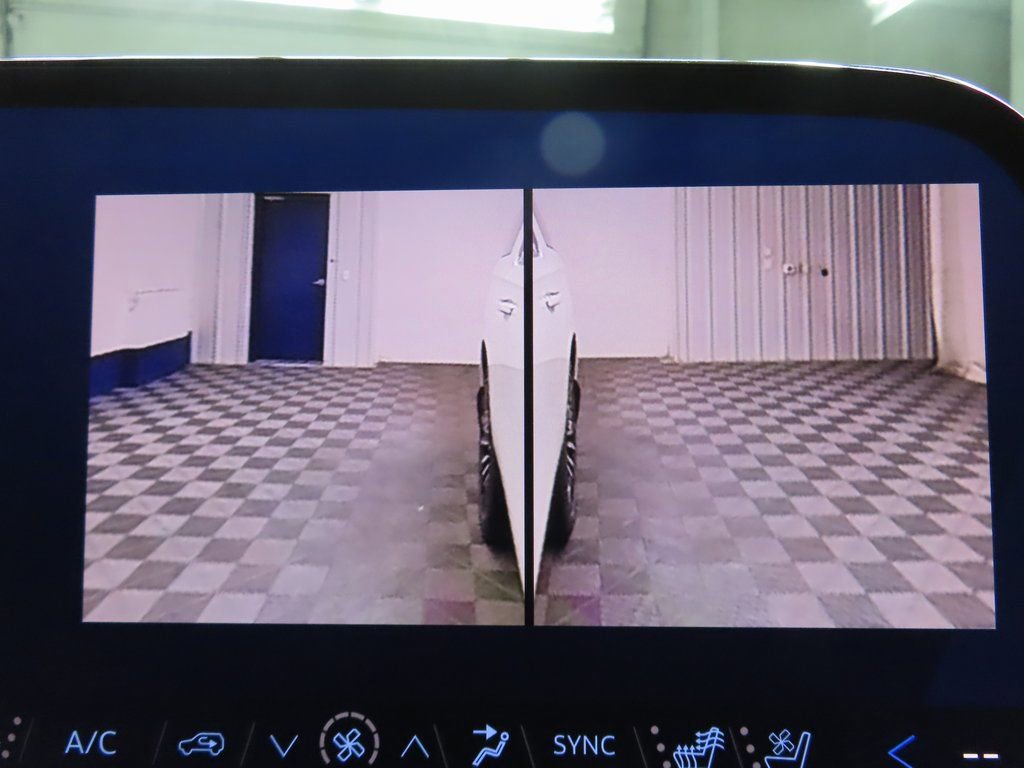 Used 2025 Chevrolet Suburban High Country AWD/4WD image 15