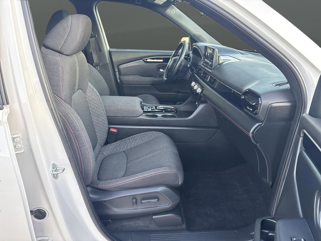 Used 2023 Honda Pilot Sport image 26