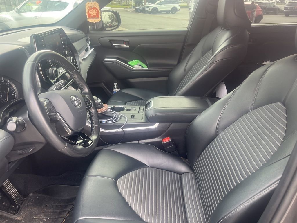 Used 2021 Toyota Highlander XSE image 5