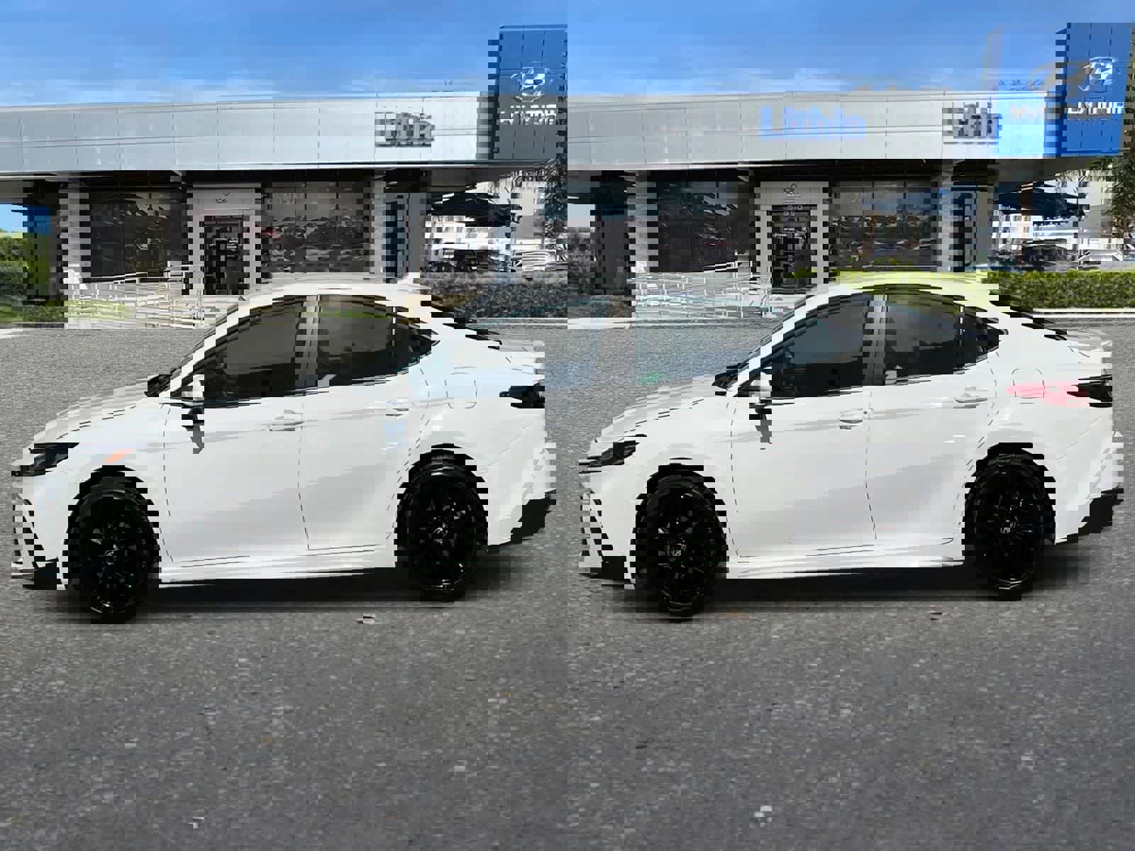 Used 2026 Toyota Camry SE image 6