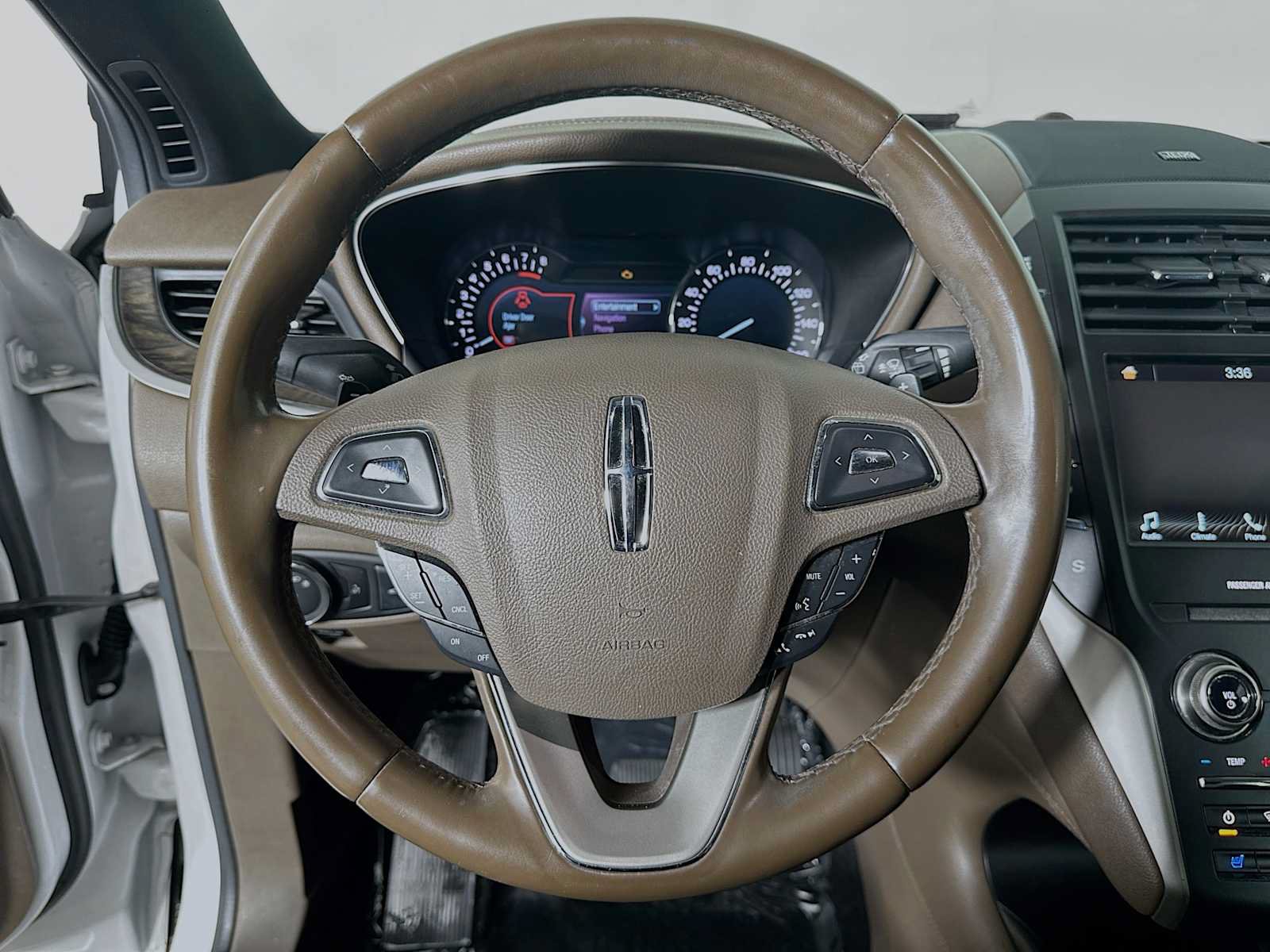 Used 2017 Lincoln MKC Reserve w/ Lincoln MKC Climate Package AWD/4WD image 11