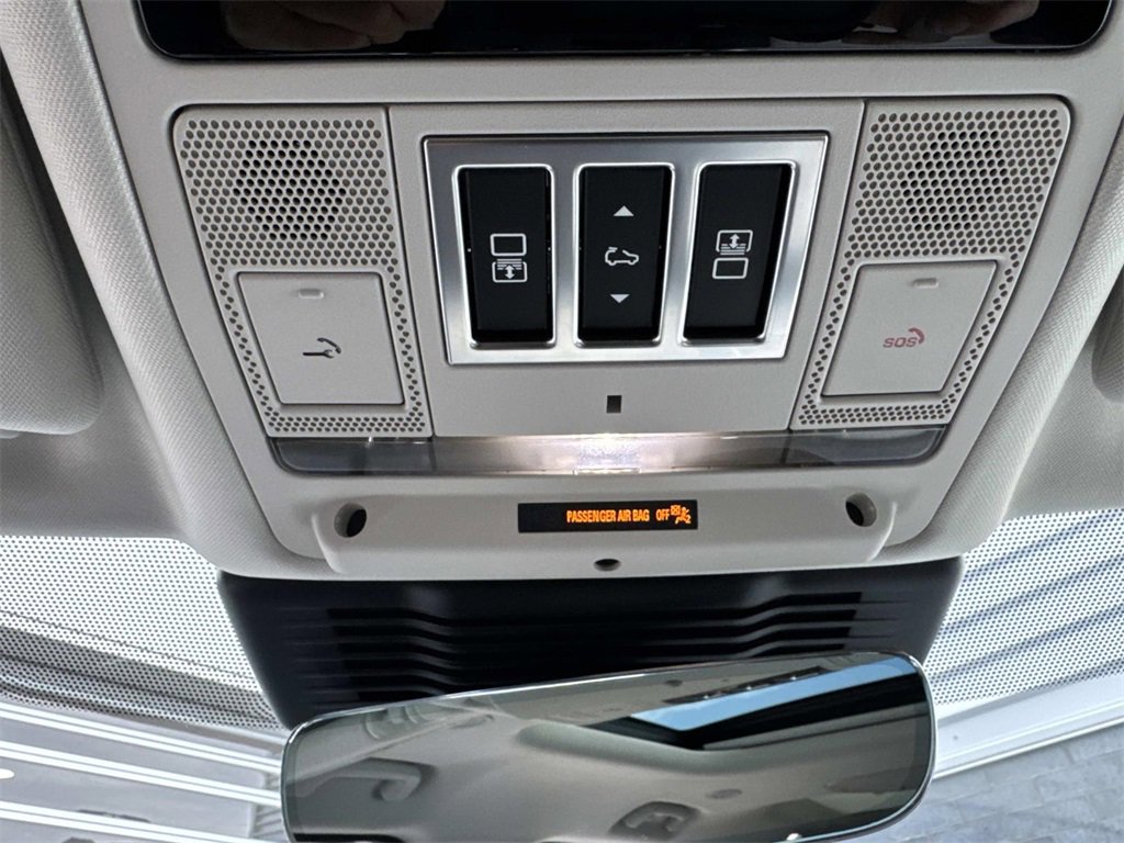 New 2026 Land Rover Discovery Limited Edition image 21