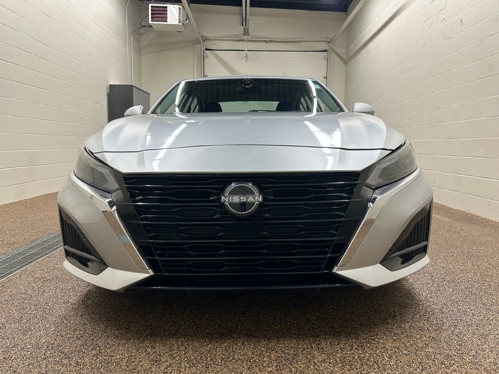 Used 2023 Nissan Altima 2.5 SV image 6