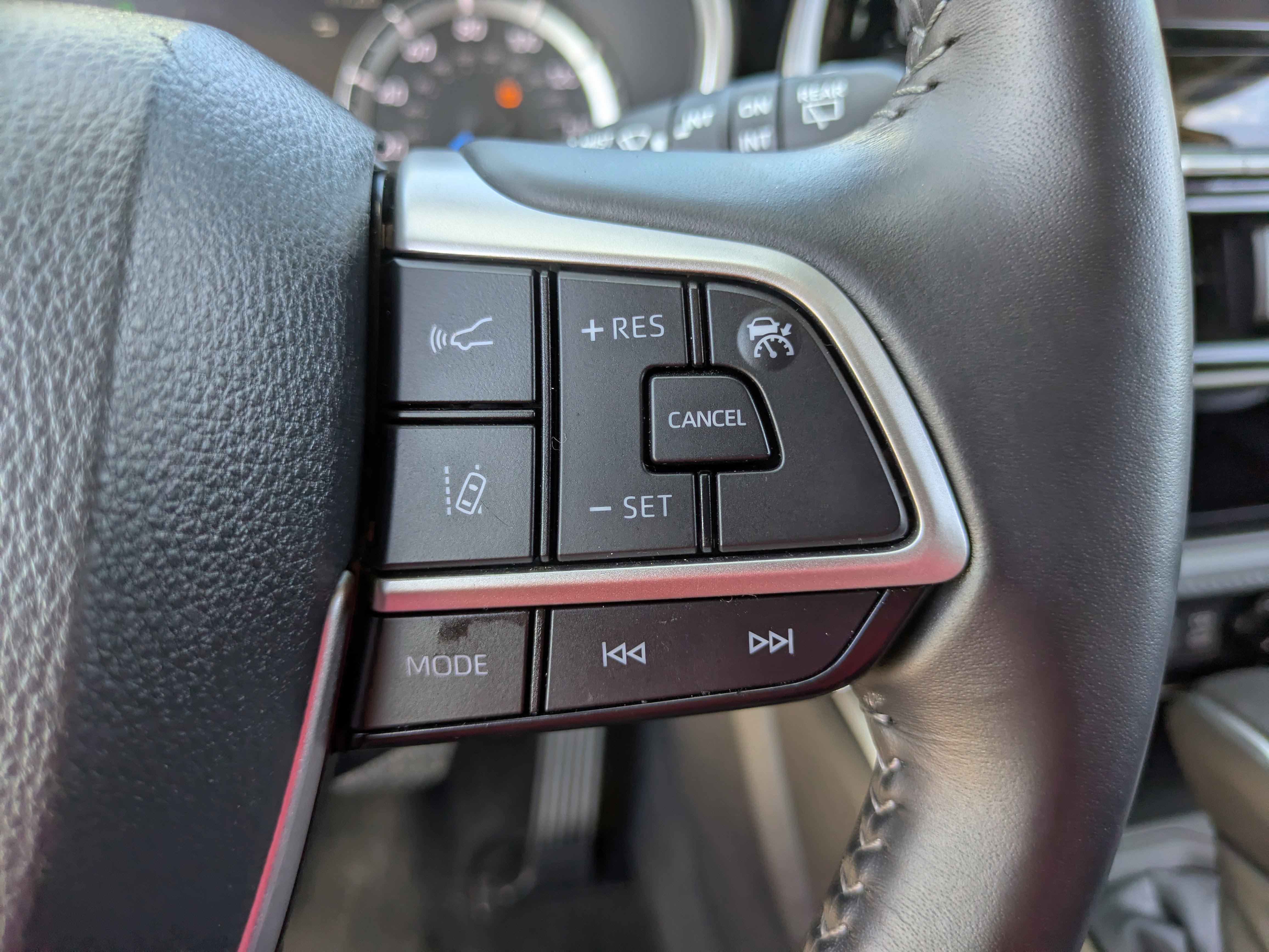 Used 2024 Toyota Highlander XLE image 30