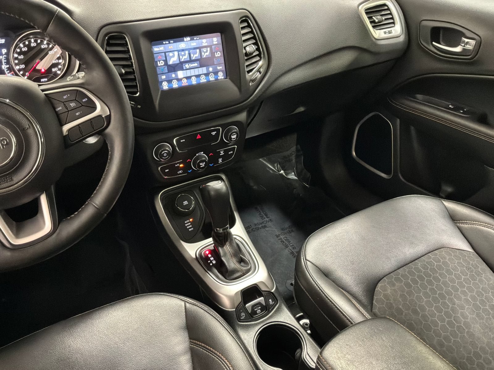 Used 2018 Jeep Compass Latitude w/ Popular Equipment Group AWD/4WD image 8