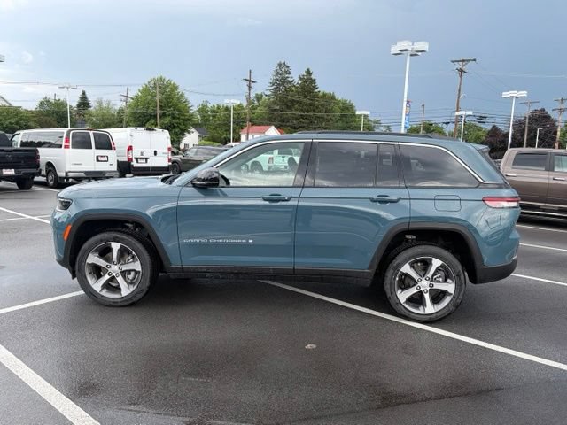 New 2026 Jeep Grand Cherokee Limited w/ Luxury Tech Group II AWD/4WD image 3