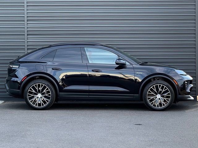 New 2026 Porsche Macan 4 Electric AWD/4WD image 8