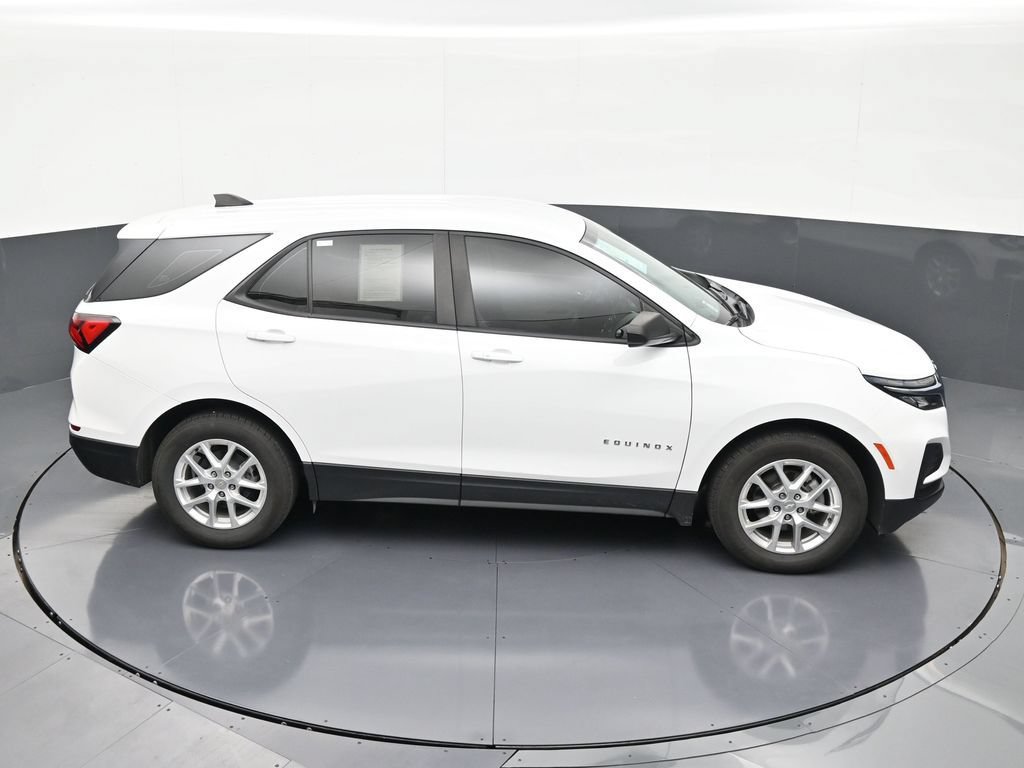 Used 2022 Chevrolet Equinox LS FWD image 17