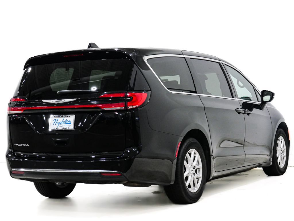 Used 2025 Chrysler Pacifica Select FWD image 6