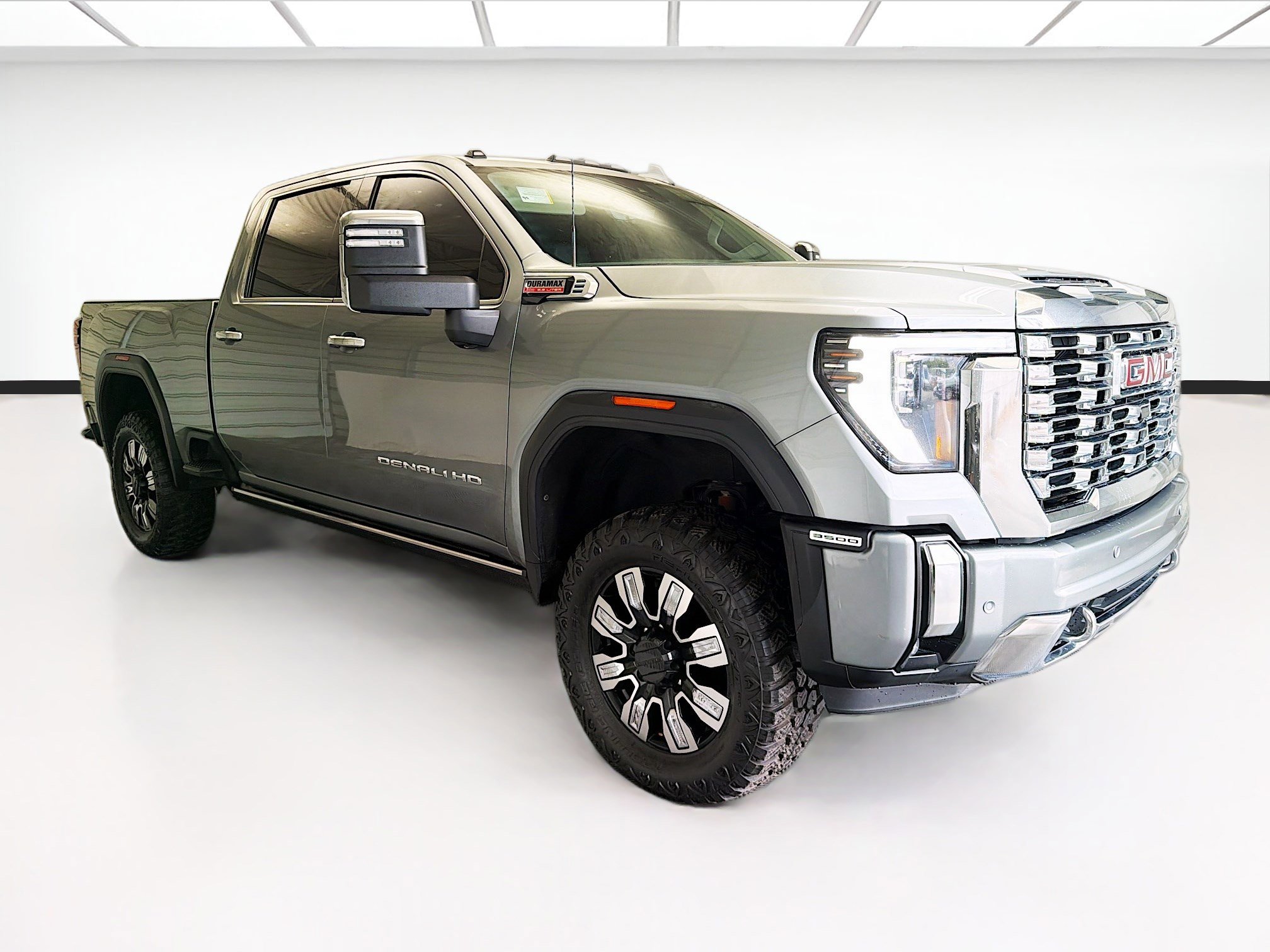 Used 2024 GMC Sierra 3500 Denali w/ Technology Package AWD/4WD image 3