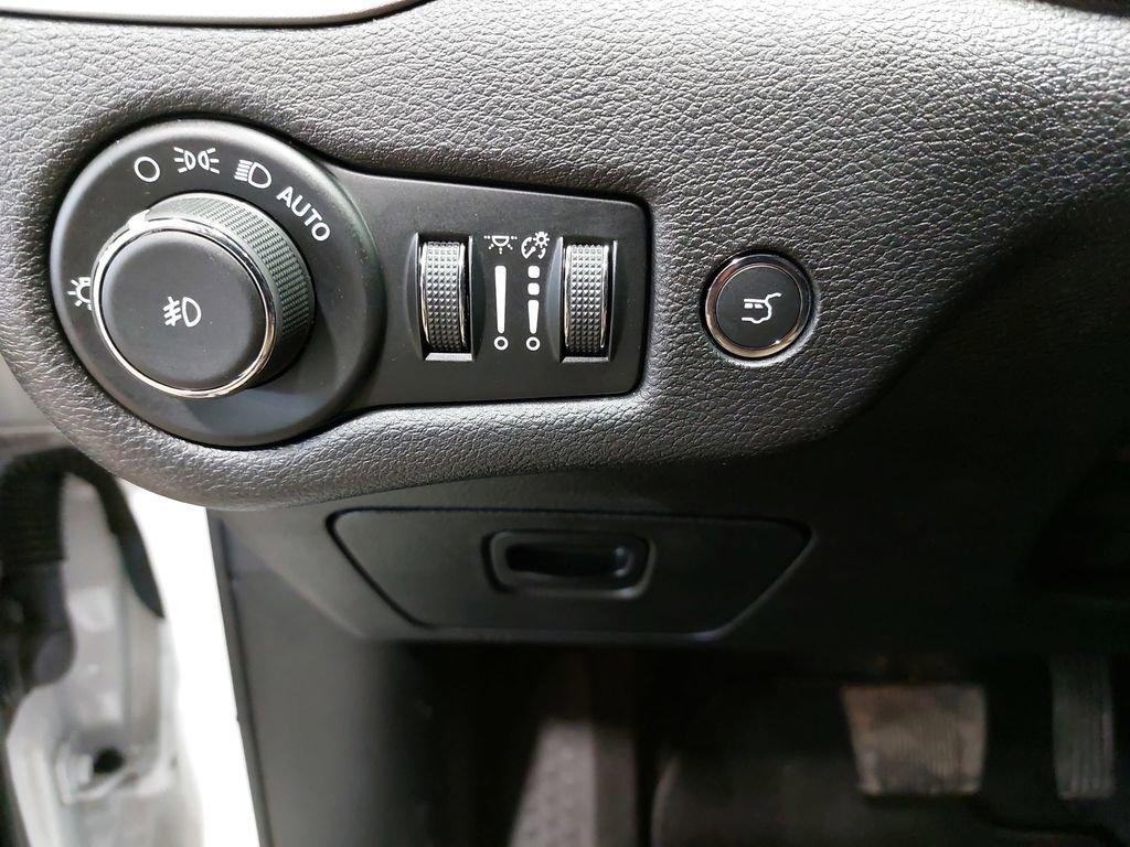 Used 2021 Jeep Cherokee Limited image 24