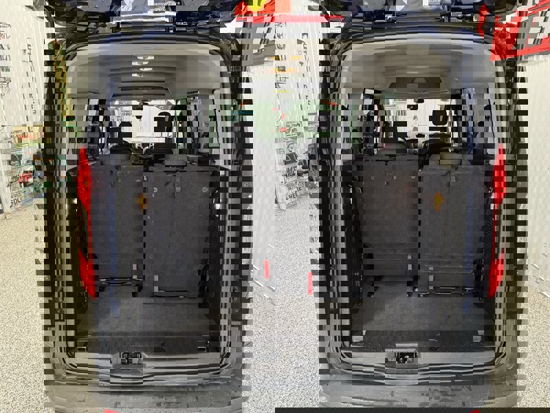 Used 2018 Ford Transit Connect XL image 13