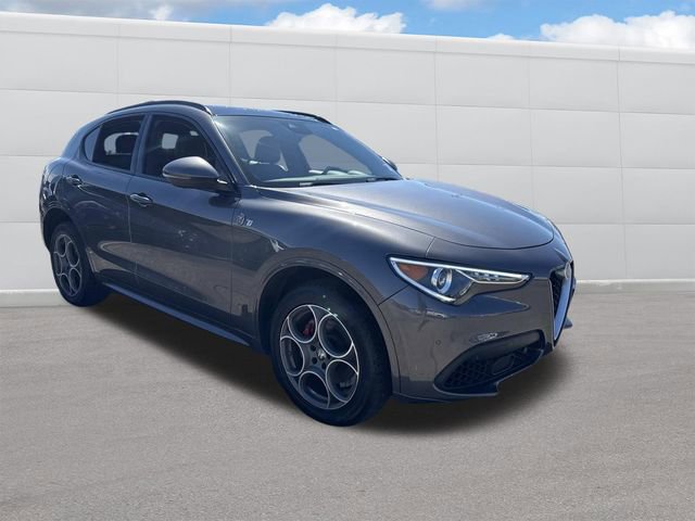 Used 2022 Alfa Romeo Stelvio Ti w/ Active Assist Plus Package AWD/4WD image 13