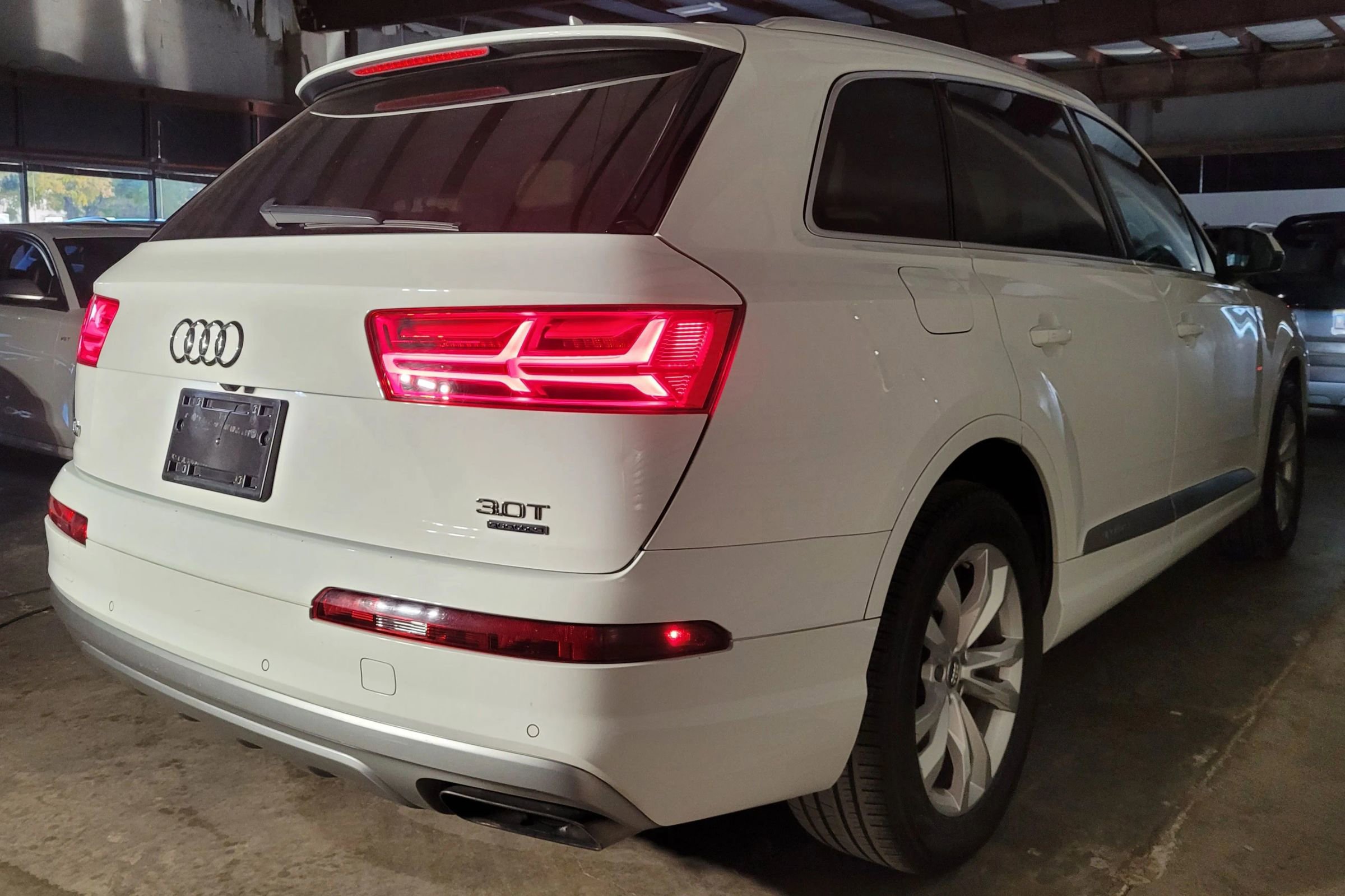 Used 2017 Audi Q7 3.0T Premium image 8