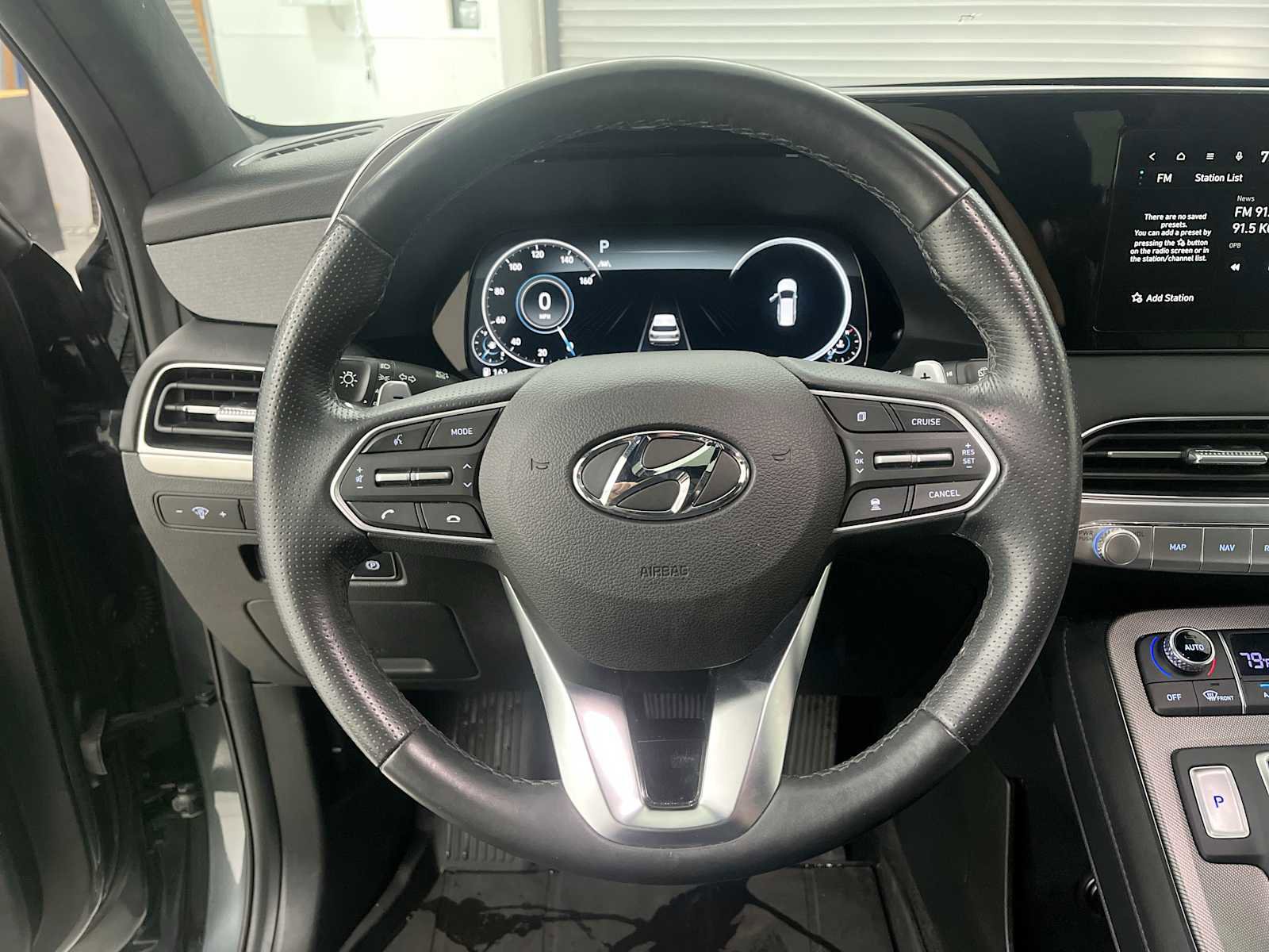 Used 2020 Hyundai Palisade Limited w/ Winter Weather Package AWD/4WD image 17
