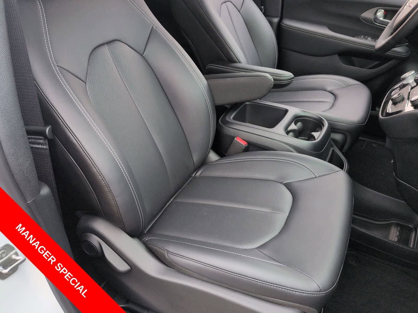 New 2026 Chrysler Pacifica Select FWD image 19
