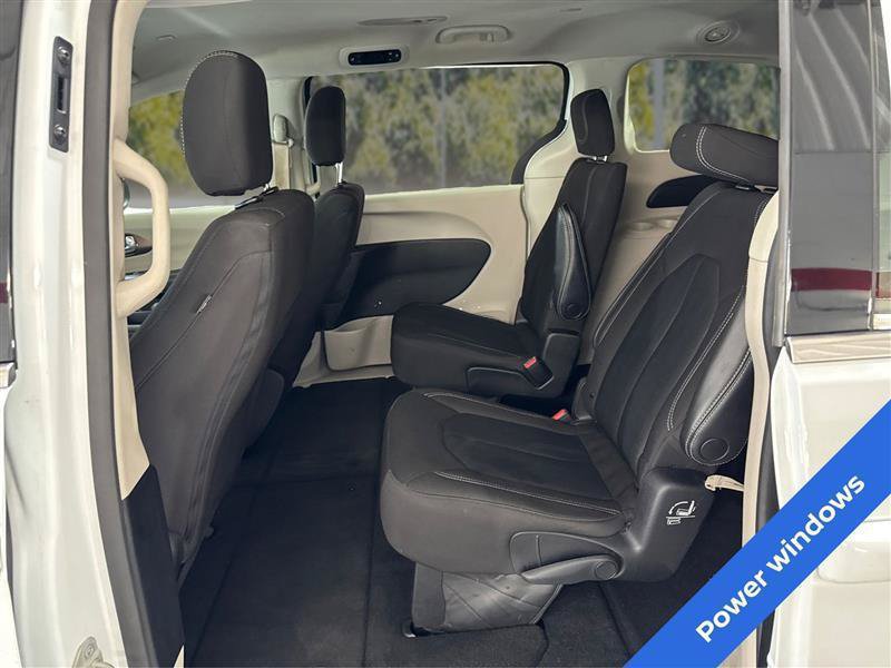 Used 2023 Chrysler Voyager LX FWD image 10