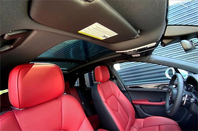 New 2025 Porsche Macan image 32