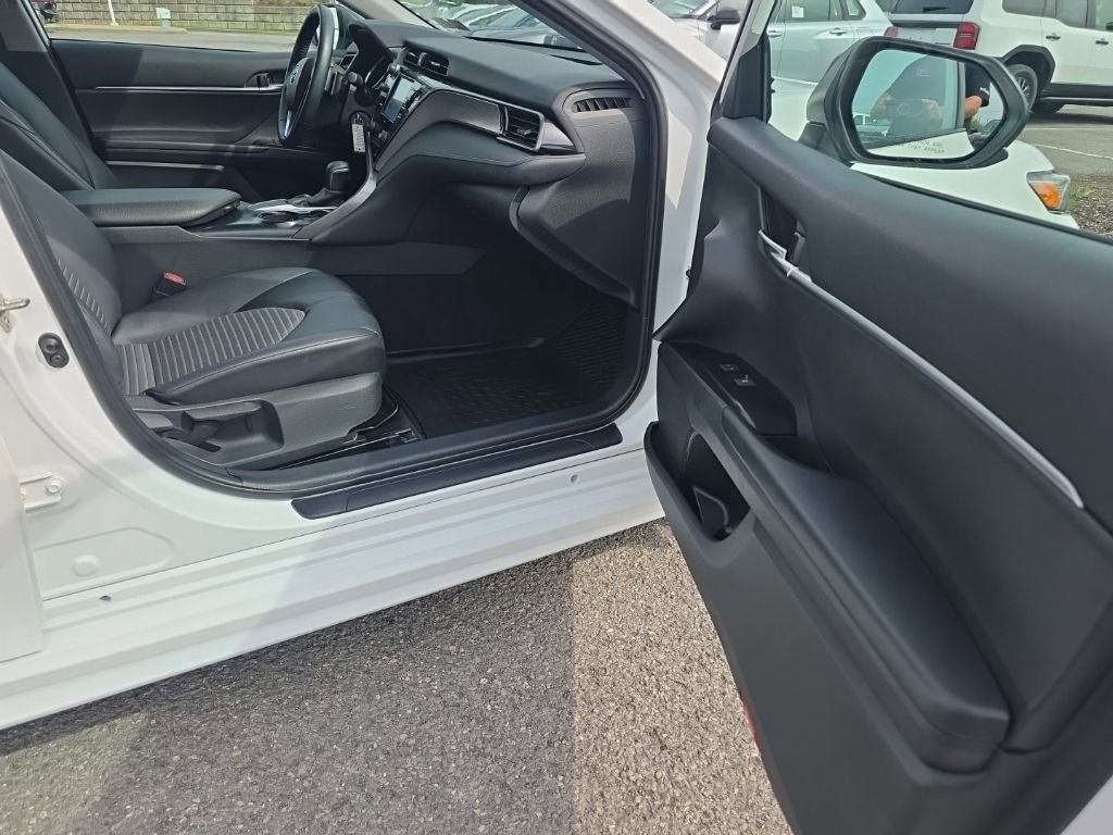Used 2020 Toyota Camry SE image 8