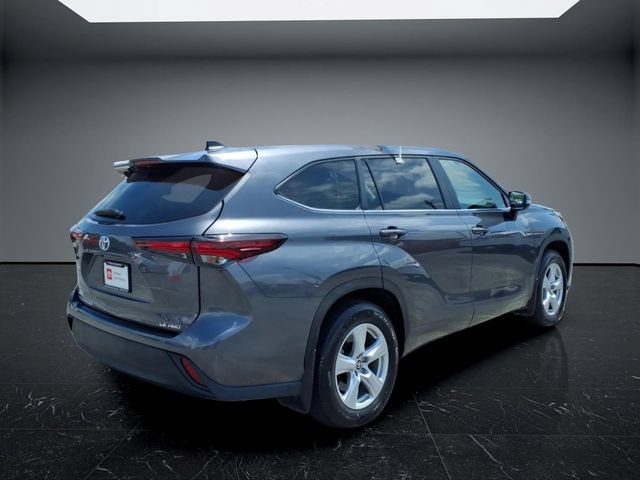 Certified 2024 Toyota Highlander LE AWD/4WD image 3