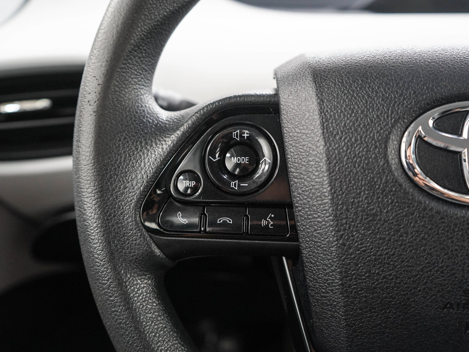 Used 2021 Toyota Prius LE FWD image 24