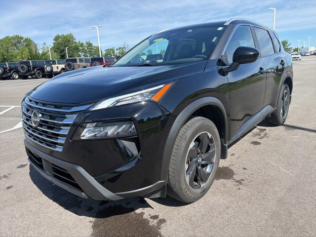 Used 2024 Nissan Rogue SV w/ SV Premium Package AWD/4WD image 2