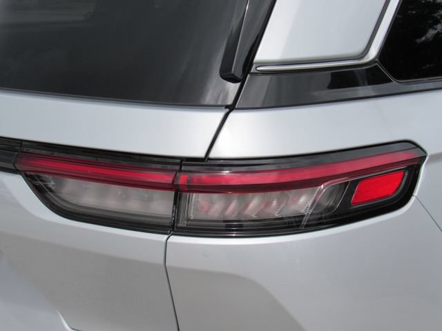 Used 2022 Jeep Grand Cherokee Limited AWD/4WD image 12