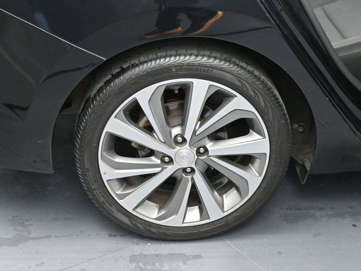 Used 2021 Hyundai Accent Limited image 32